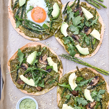 asparagus tortilla pizza | GIRLS WHO EAT
