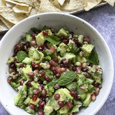 avocado pomegranate salsa | GIRLS WHO EAT