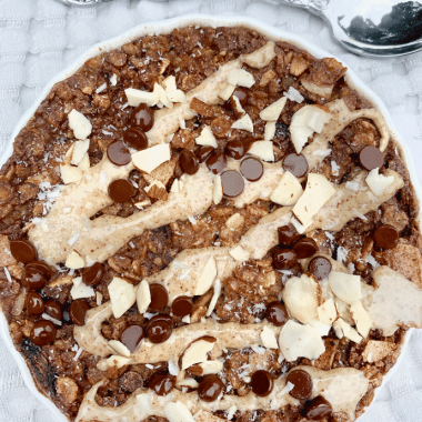 chocolate almond oat baked muesli | GIRLS WHO EAT