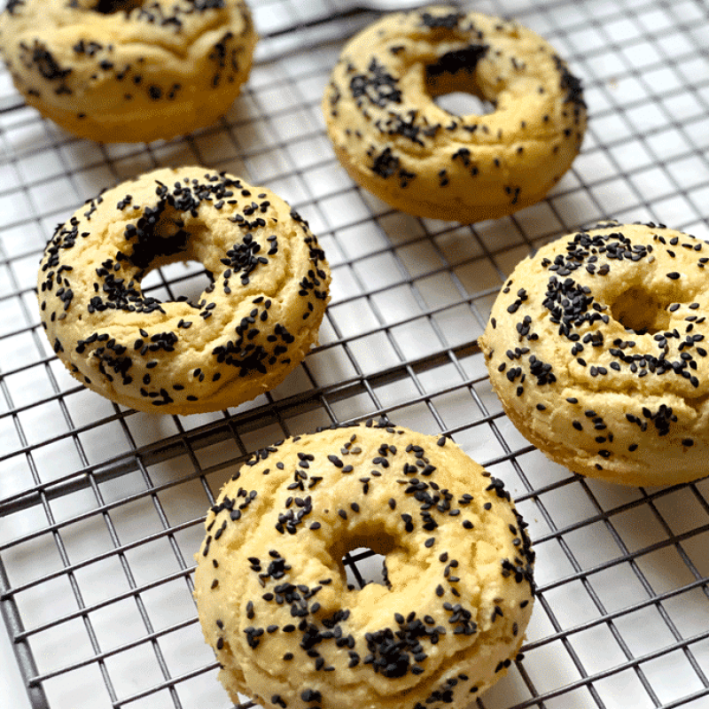 black sesame bagels | GIRLS WHO EAT