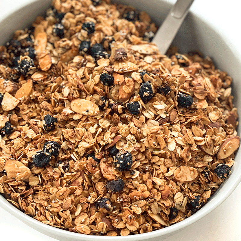 blueberry hemp granola | GIRLS WHO EAT