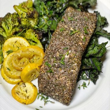 Chia Crusted Salmon (dairy free, gluten free, sugar free) | GIRLS WHO EAT