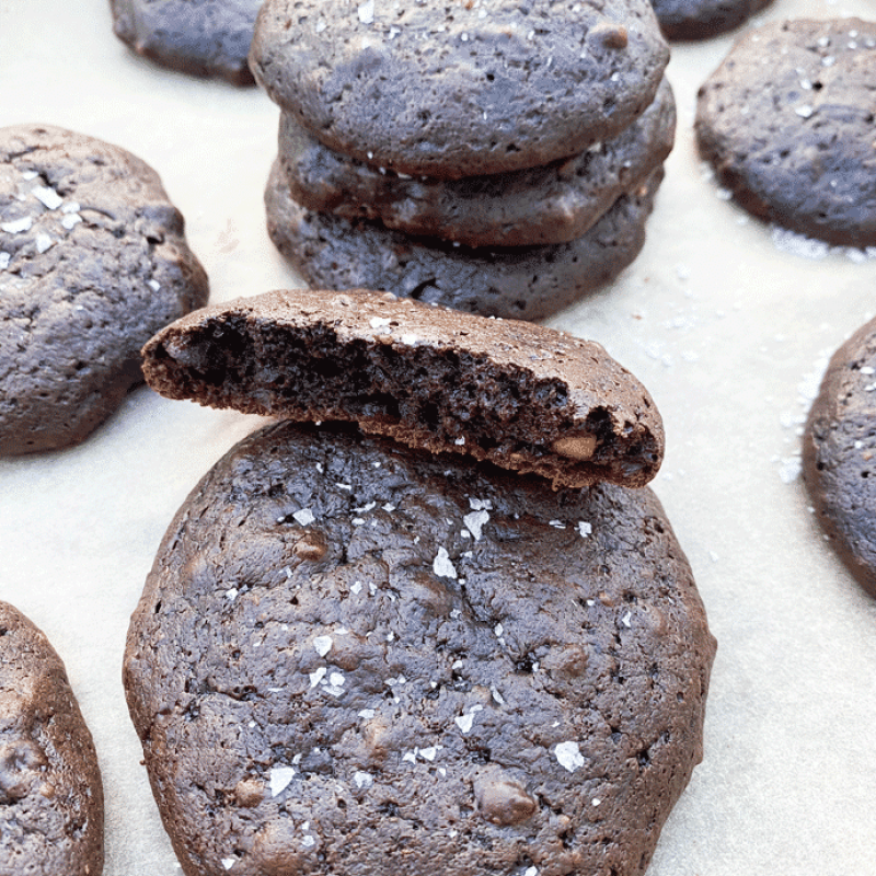flourless double chocolate cookies | GIRLS WHO EAT