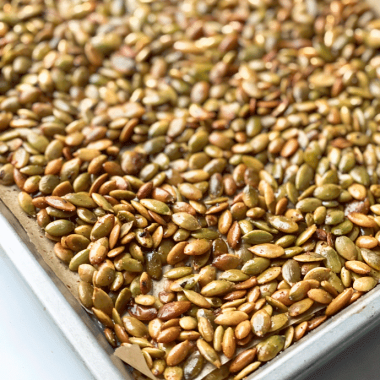 harissa roasted pumpkin seeds | GIRLS WHO EAT