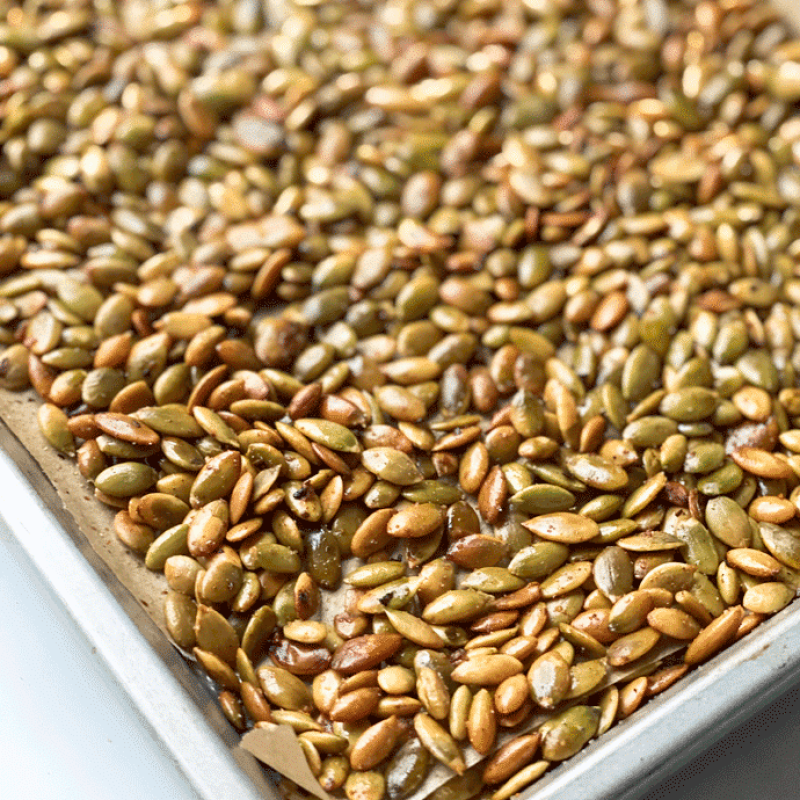 harissa roasted pumpkin seeds | GIRLS WHO EAT