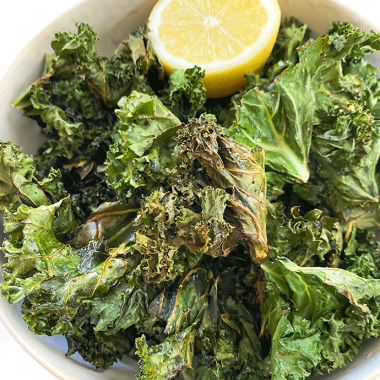 lemon kale chips | GIRLS WHO EAT