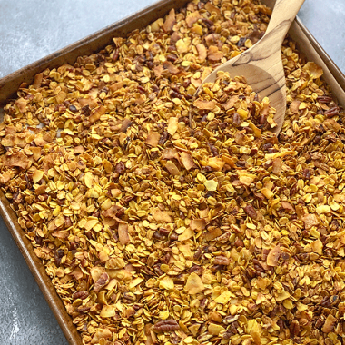maple coconut turmeric granola | GIRLS WHO EAT