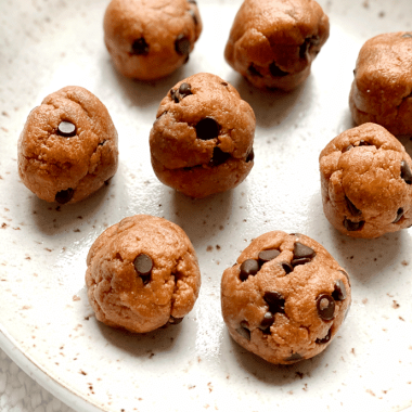 no bake cookie dough balls | GIRLS WHO EAT