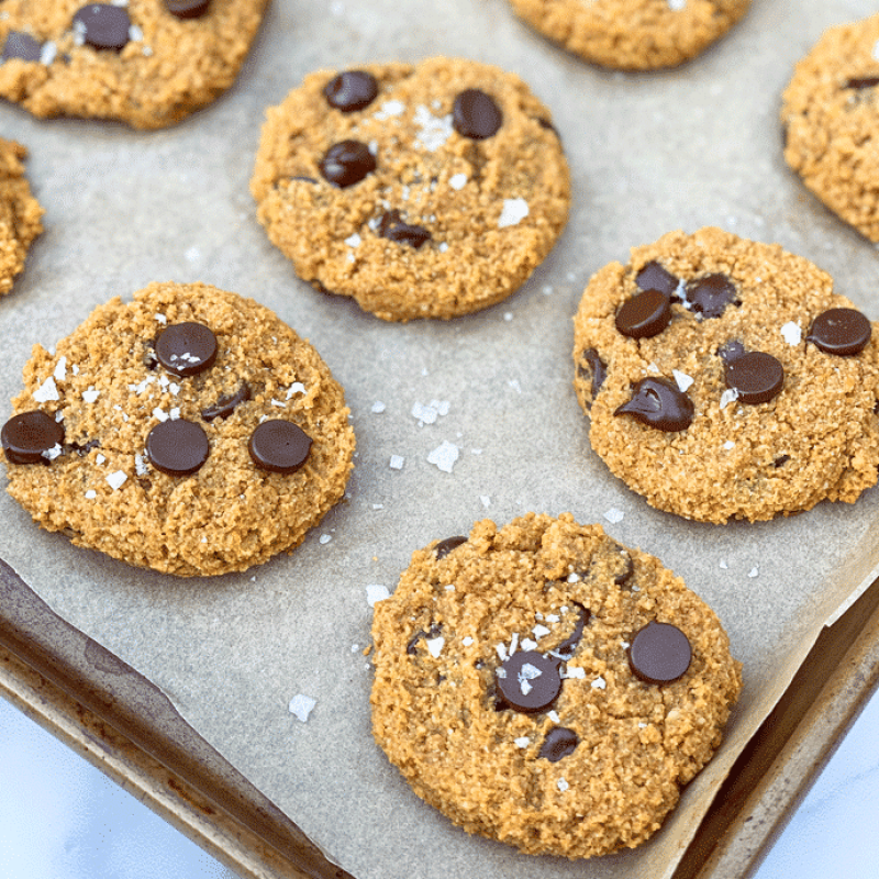 Chocolate Chip Pumpkin Cookies | GIRLS WHO EAT
