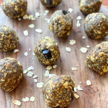 pumpkin spice energy balls | GIRLS WHO EAT