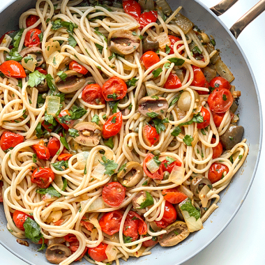 pasta puttanesca | GIRLS WHO EAT