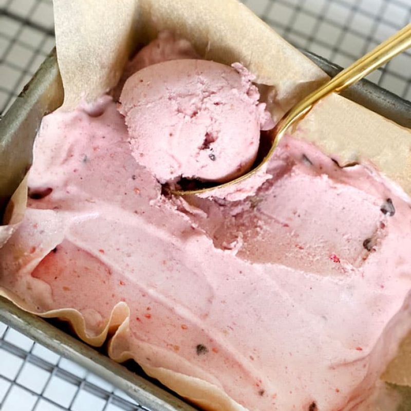 raspberry nice cream | GIRLS WHO EAT