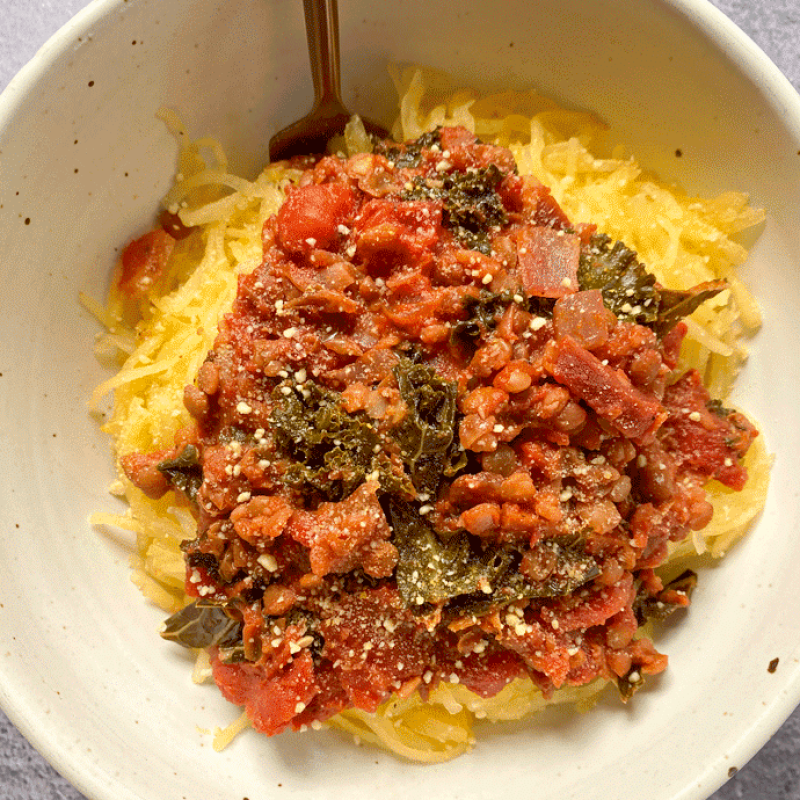 spaghetti squash lentil bolognese | GIRLS WHO EAT