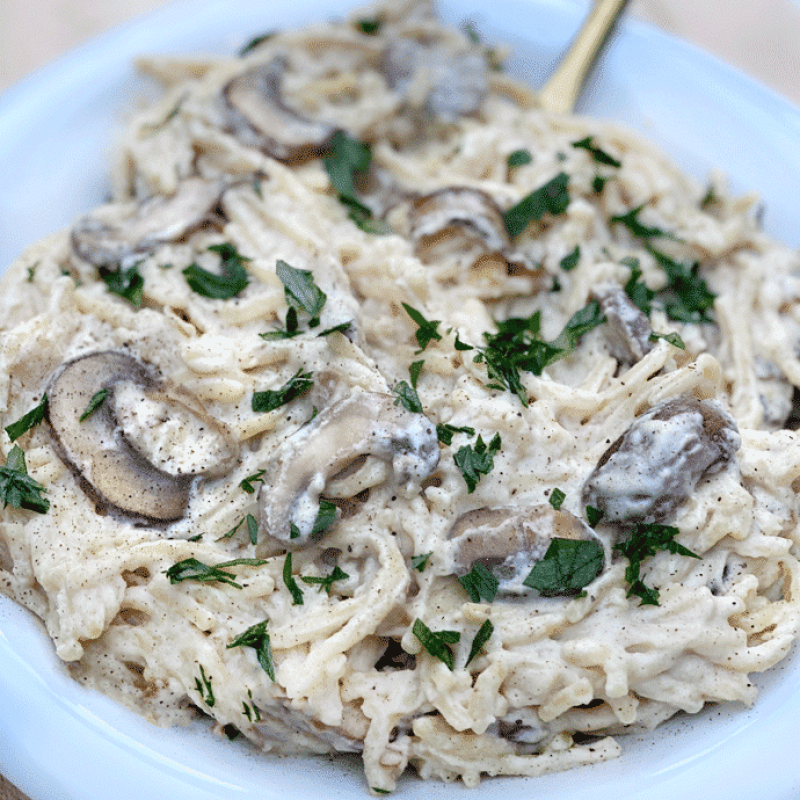 tahini mushroom pasta | GIRLS WHO EAT