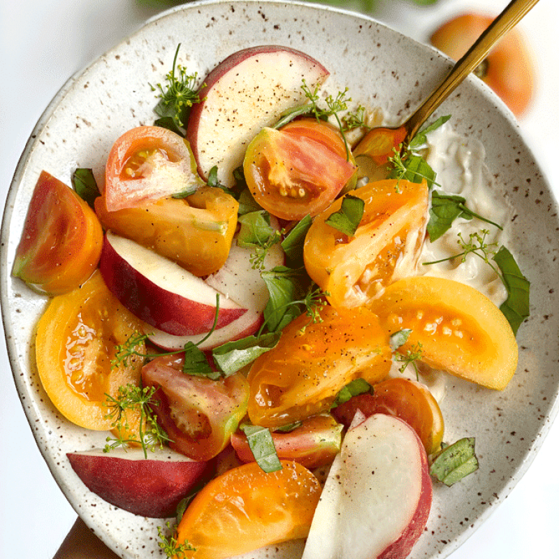 tomato peach salad | GIRLS WHO EAT